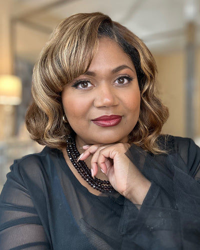 Soul Lady Wigs| A trendy brown loose wave bob wig with golden blonde highlights, 4x4 lace glueless human hair design by Soul Lady Wigs, featuring a natural shine and soft texture.